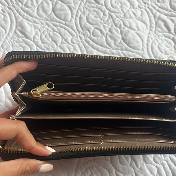 NWOT ANNE KLEIN Wallet Black Brand New with Gold Zippers - Picture 10 of 11